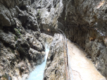 Wunderschön zieht sich der Weg durch die Klamm