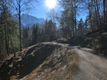 Eine Aussichtsbank mit Zugspitzblick lädt zum Verweilen ein