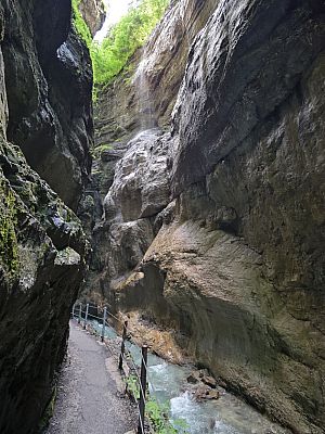 Einer der hohen Wasserfälle die zu bestaunen sind.