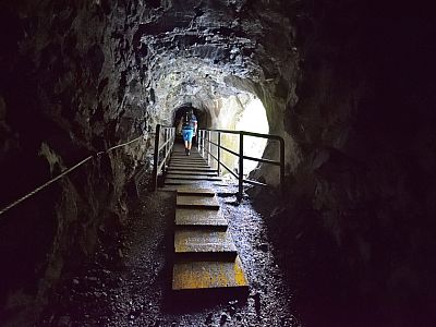 Hin und wieder führt der Weg durch einen Tunnel