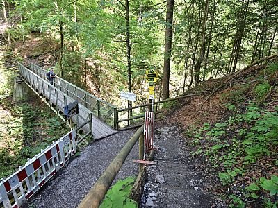 Die erste Brücke über die Partnachklamm nutzen wir nur zum Runterschauen