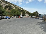 Der Parkplatz am Eingang der Samaria Schlucht bei Xyloskalo