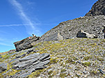 Nun wenden wir uns dem Schutthang am Fuße der Wilden Kreuzspitze zu