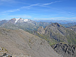 Links im Bild der Hochfeiler, vorne rechts die Wurmaulspitze