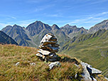 ...und eine Hochfläche mit einem Steinmann