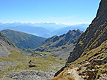 Unten erkennen wir bereits die Tiefrastenhütte und den Tiefrastensee