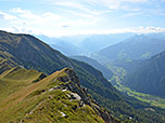 Die alte Wegführung des Pfunderer Höhenwegs leitet zur Sengesspitze (2365 m) hinauf