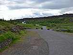 Kurz vor der Kirche Þingvallakirkja