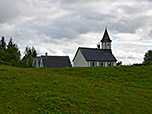 ... und passieren die Kirche Þingvallakirkja