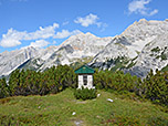 Gedenkstein oberhalb der Pfeishütte