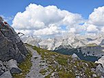 Der Weg ist teilweise mit Drahtseilen gesichert
