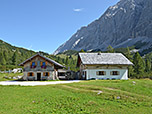 Die Nebengebäude der Hallerangeralm