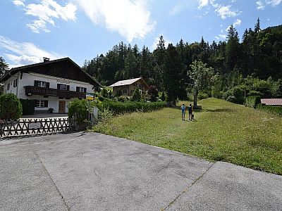 Hier verlassen wir noch vor der Isar die Hinterautalstraße nach rechts