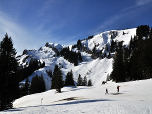 Der Blick zum Vorderen Kirchstein und zum Latschenkopf