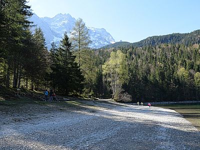 ... und erstreckt sich über große Teile des Südufers.