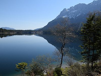 Der Große Waxenstein bildet im Osten den Eckpfeiler des Zugspitzmassivs