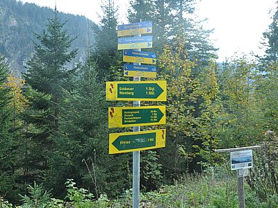 ... und folgen dem Wegweiser nach Elmau