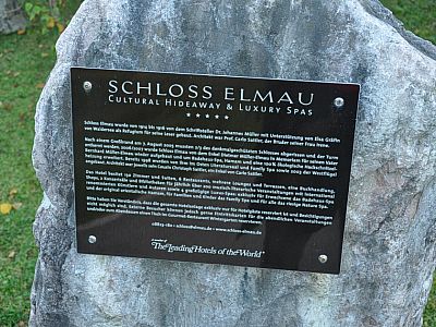Informationstafel des Schloss Elmau