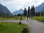 Hinter dem Hotel Fischer am See starten wir nach rechts unsere Tour