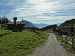 Abstieg zu den weiteren Häusern der Walleralm