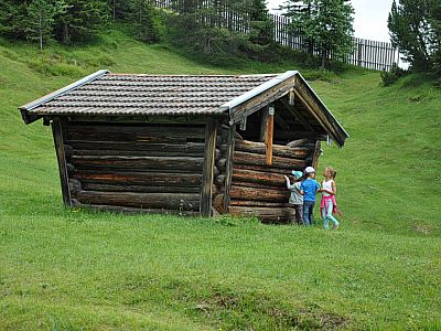 erkunden wir Heuhütten und ...