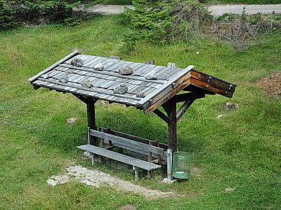 schattige Ruhebänke.