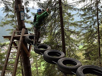 Wieder folgen Hochseilgartenelemente