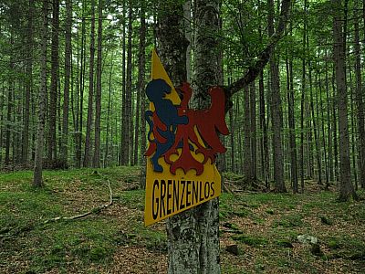 Grenzenlos-Schild...