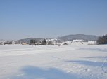 Links die Ausläufer von Bergen