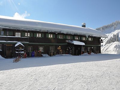 Während am Vorplatz der Alm wenig los ist,....