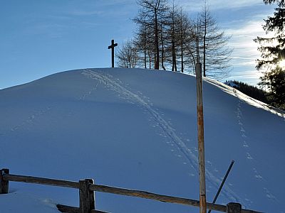 ... mit eigenem Gipfelkreuz,...
