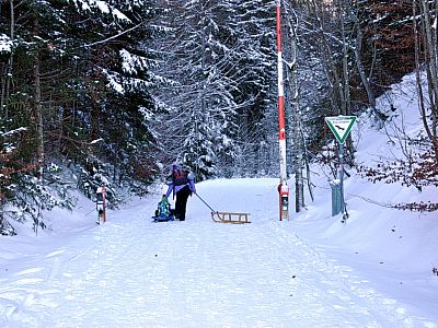An der Schranke kann man schon mal den Schlitten testen