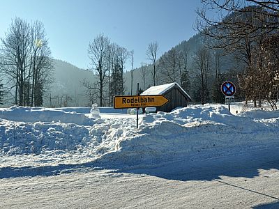 ...und starten hinter dem Parkplatz ...