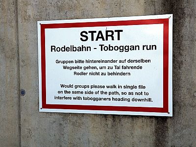 Hintereinander Gehen sollte auf Rodelbahnen selbstverständlich sein