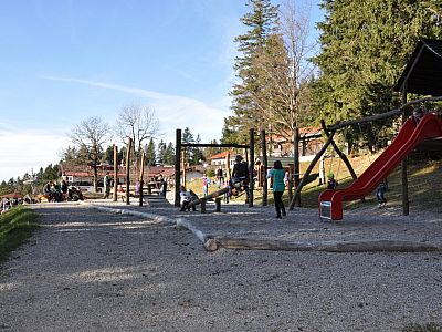 ... dem großem Spielplatz, ...
