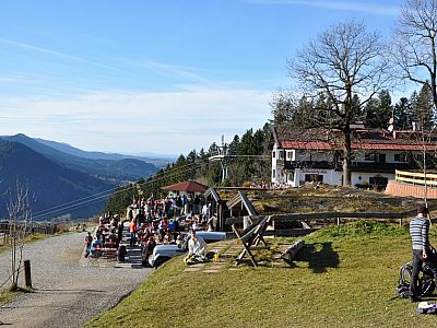 ... und den sonnigen Liegewiesen.