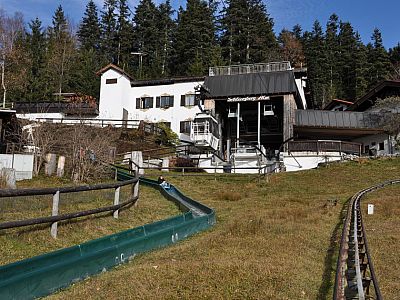 Seilbahn, Sommerrodelbahn und Alpenrollertrasse