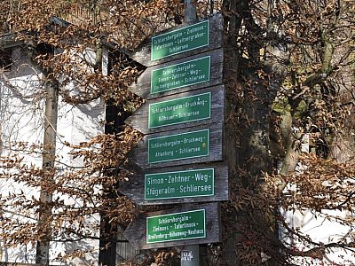 Kaum ein Weg, der nicht zur Schliersbergalm führt.