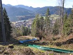 Wir kommen an der Sommerrodelbahn vorbei