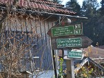 Weiter auf dem Weg W2, W15 bleiben.