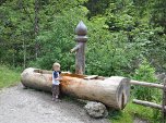 Wasser fasziniert die Kinder immer