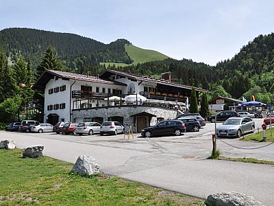 Unterhalb des Restaurants startet unsere Tour