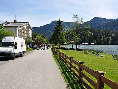 Über einen Teerweg...