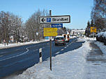 Hier überqueren wir die Hauptstraße...