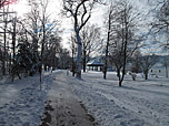 Wir folgen der Uferpromenade