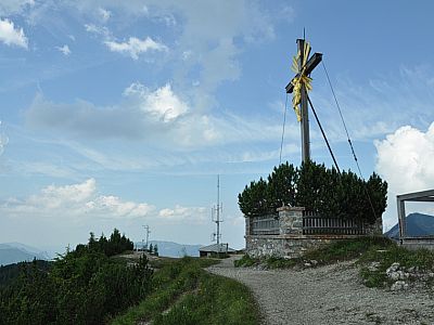 ...statten wir dem Wank Gipfelkreuz einen Besuch ab.