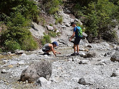 ... nutzen wir das nun breite Bachbett für eine Pause