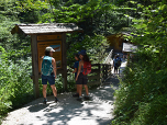 An Tafeln kann man sich über die Geologie der Klamm informieren