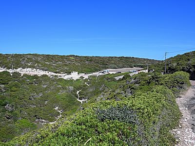 In der Kurve befindet sich ein kleines Kiosk