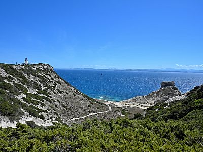 Den Weg zum Strand Saint-Antoine